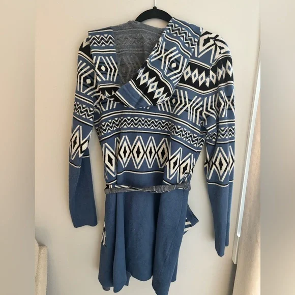 Rachel Zoe Blue and Ivory Patterned Knit Cardigan - Picture 3 of 3